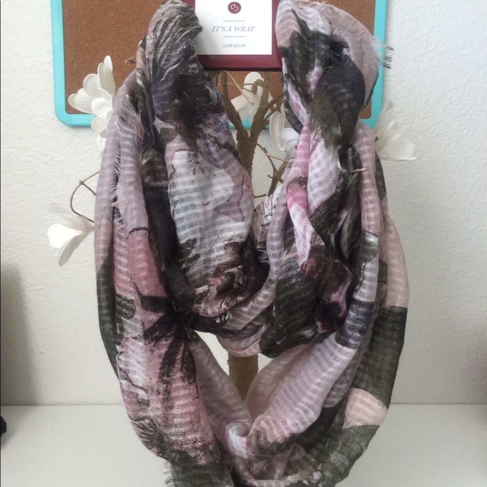 Dressbarn Its A Wrap, Loop Scarf.